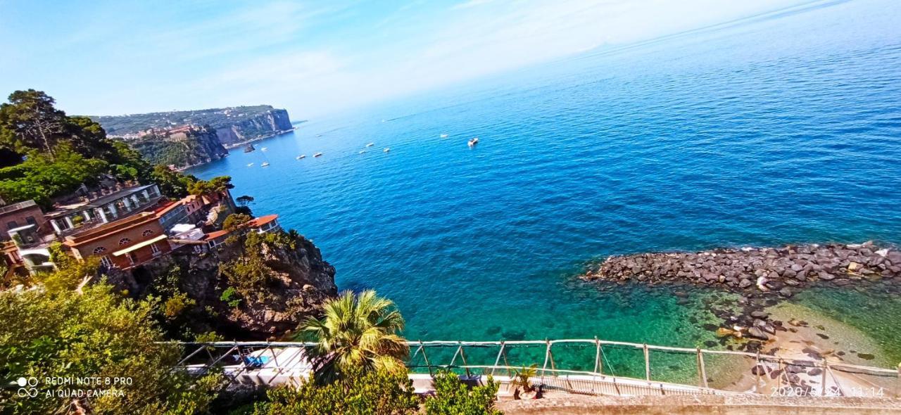 La Villa Degli Dei - Guest House Castellammare di Stabia Eksteriør billede